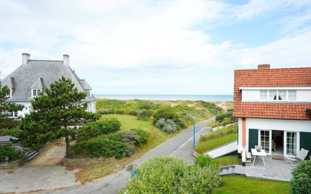 Spacious Apartment With Sea Views