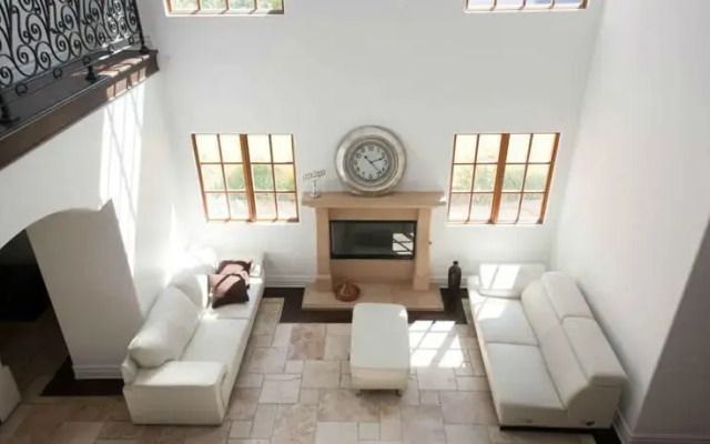 Encino 5 Bedroom House-Private Pool
