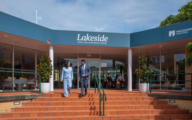 Lakeside Hotel and Conference Centre