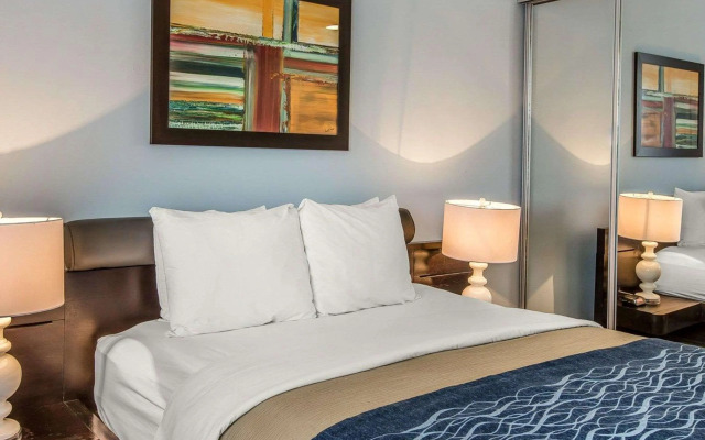 Comfort Inn & Suites Levittown