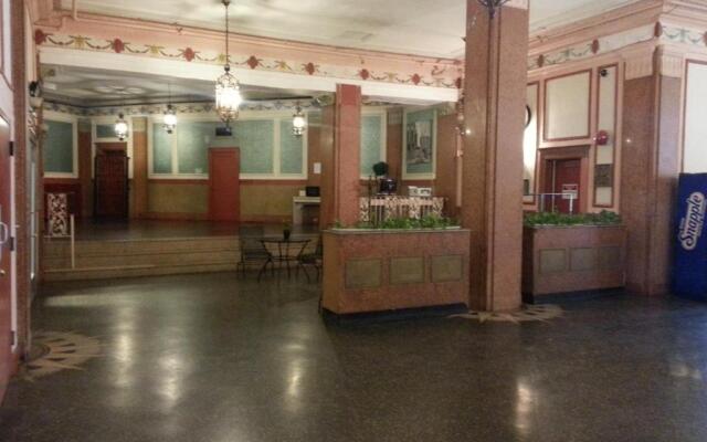 Riviera Hotel