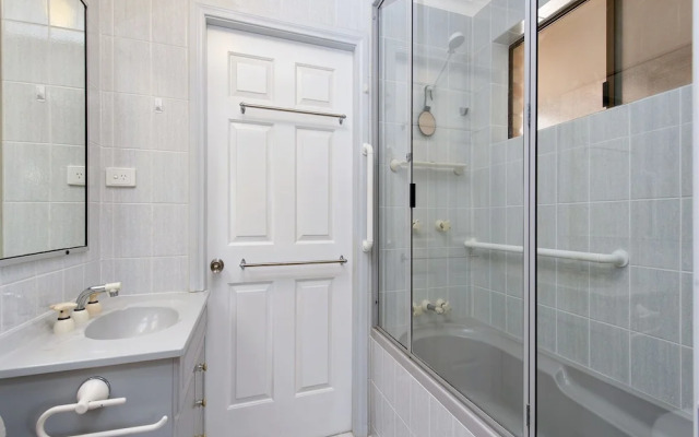 Shoreline Drive, Duplex 01,39, Little Pearl