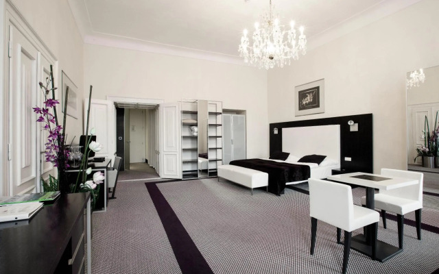 Old Town Square Residence by Emblem