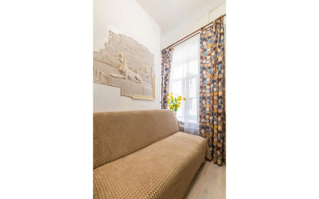 Достоевскинн на улице Марата