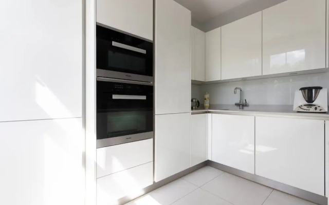 Bassett Road XII by Onefinestay