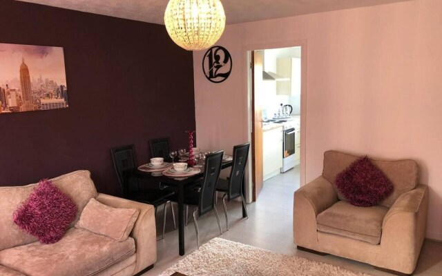 Stunning 2-bed Serviced Selfcatering Apartment