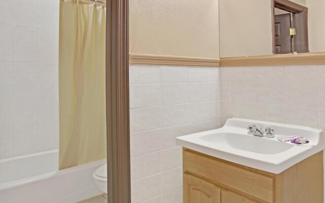 Knights Inn Pine Brook