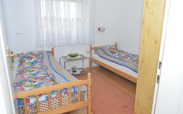 Prenociste Orhideja