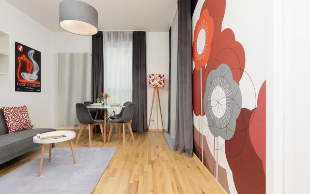 Apartment With Bathub by Renters