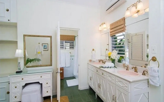 Sunny Vacation Villa 25