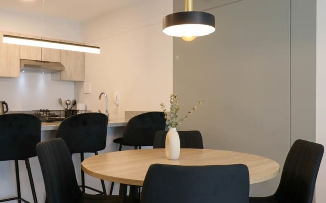 w Perfect 3BR With Balcony in Miraflores