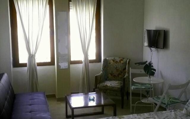 Studio in Sevilla, With Wonderful City View, Balcony and Wifi - 97 km