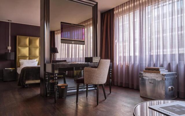 Roomers Frankfurt Central, Autograph Collection