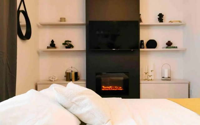 Sunny 2BR Flat-Top Location-Amazing Views