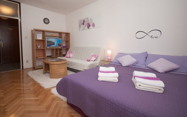 Studio Apartment Ema