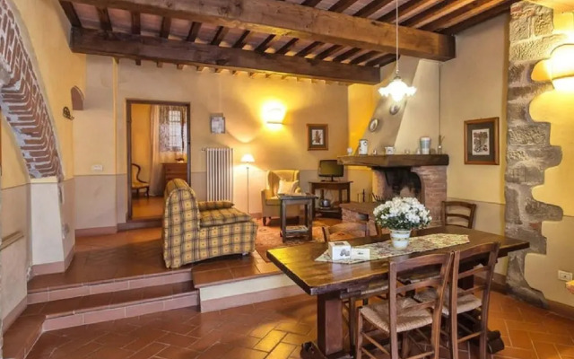 Attractive Apartment in Typical Tuscan Style