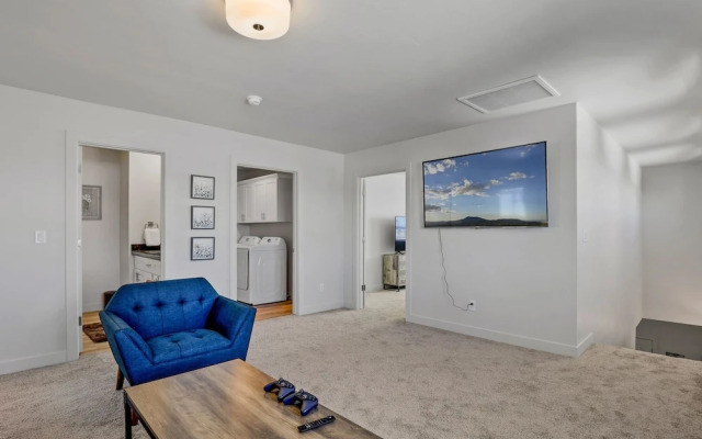 Bliss Flagstaff 55 3 Bedroom Townhouse by RedAwning