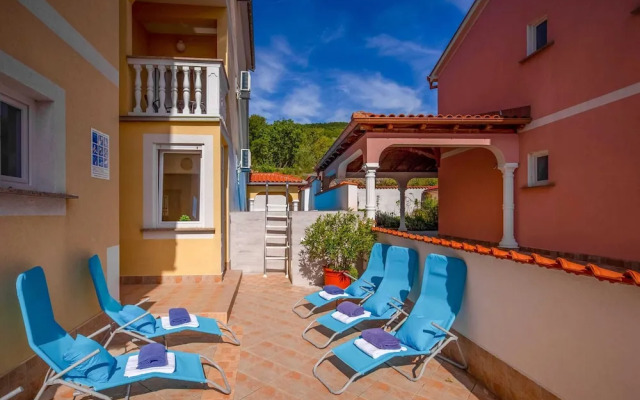 Apartment in Dramalj With Swimming Pool