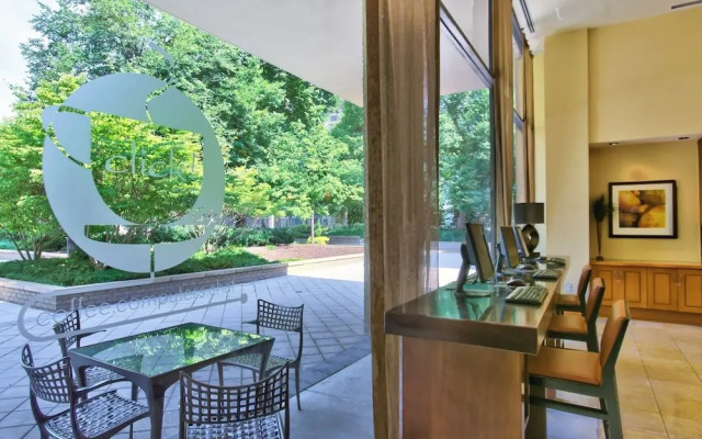 Airport Proximity- Apt in Crystal City