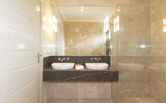 Aurora Manor Rooms