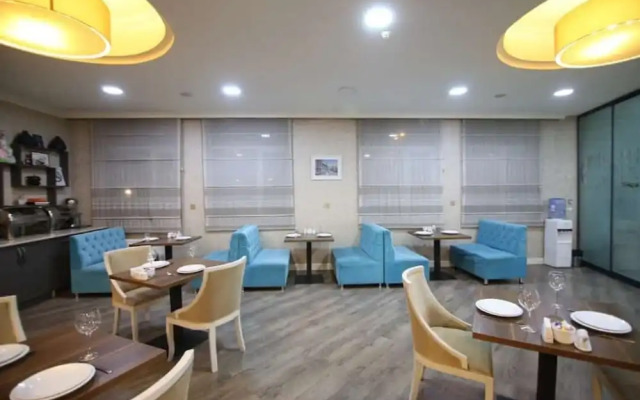 Empire Hotel
