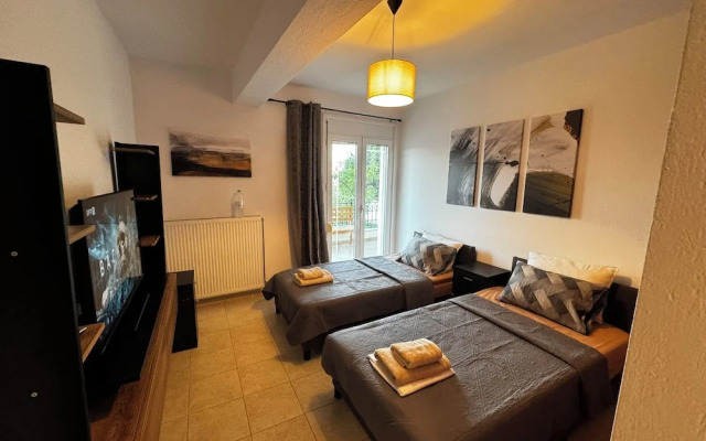 Skiathos Center Stylish 2 Bd w Balcony