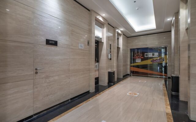 Elegant Studio w/work space and views DAMAC