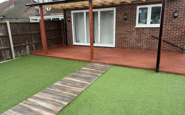 Lovely 6-bed House in Windsor