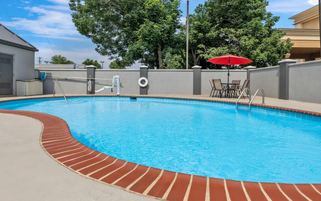 Quality Inn Fort Campbell