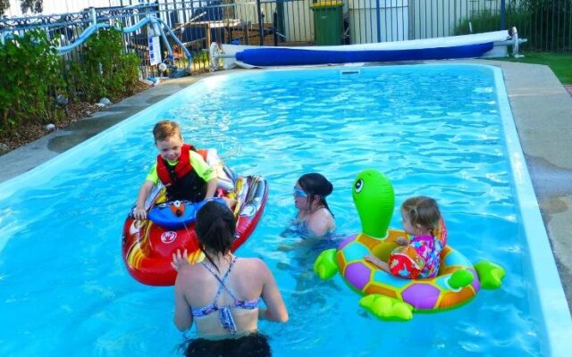 Golfers Retreat Motel