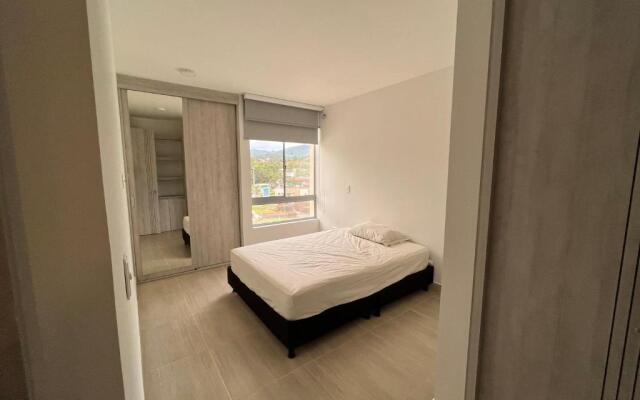 Apartamento con piscina y parqueadero a 7 min del centro