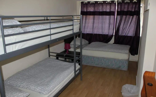 Russell Scott Backpackers Hostels