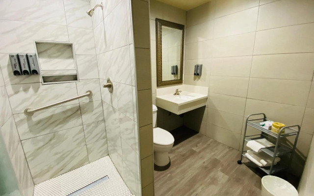 Le Blanc Inn & Suites