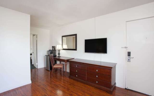 Days Inn by Wyndham Orange Anaheim