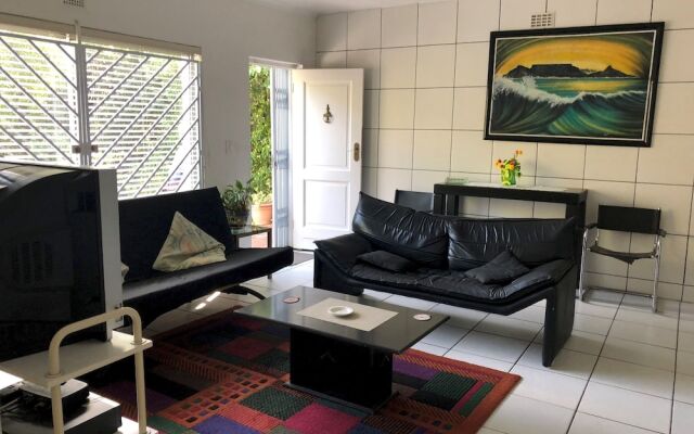 2 Bedroom Apartment in Higgovale