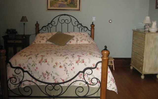 Chapin Park Bed & Breakfast
