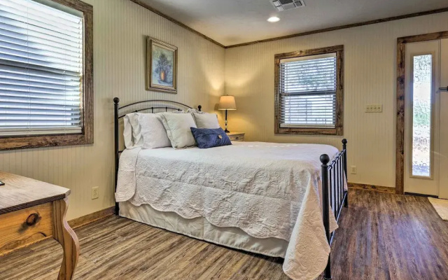 Cozy Fredericksburg Studio Near Wineries!
