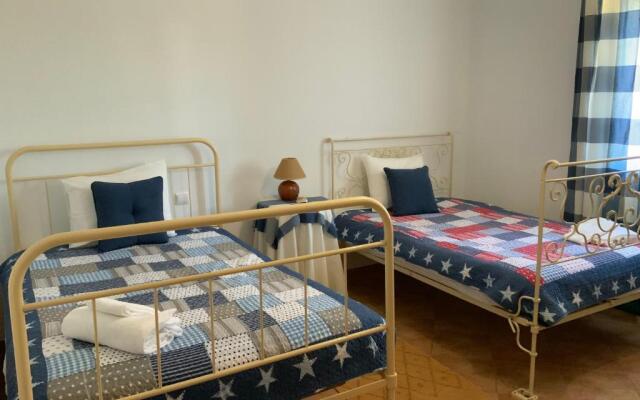 Guest House Alfarrobeiras