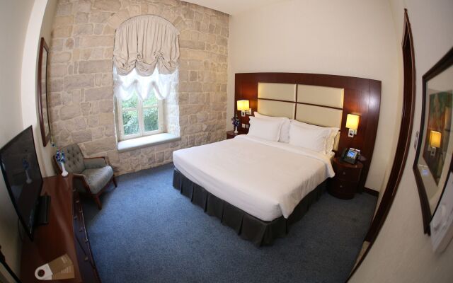 Grand Kadri Hotel