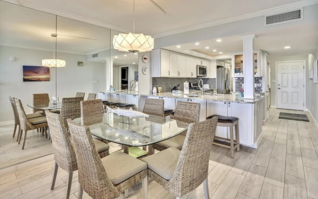 Land's End 303 building 10 All new Fully Updated Bright Granite