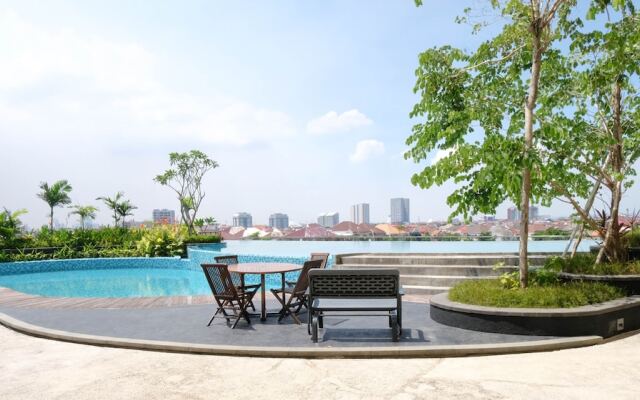 Nice And Comfy Studio Grand Dharmahusada Lagoon Apartment