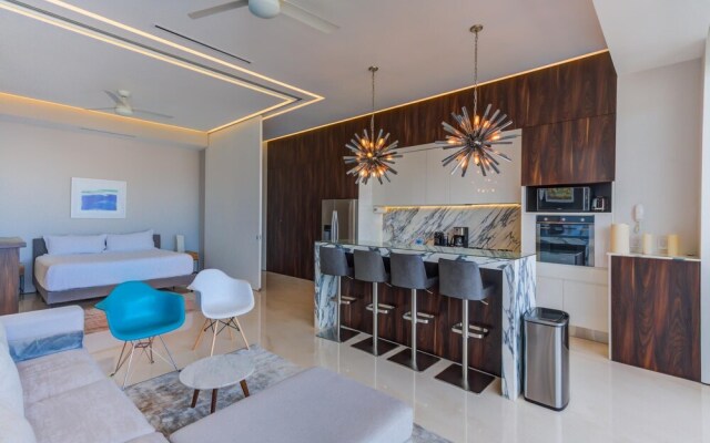 Pier 57 Penthouse 703 Romantic Zone Spectacular Ocean Views