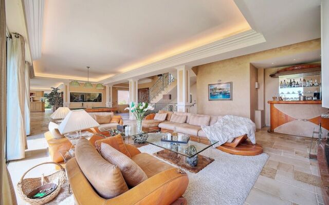 HAVRE DE PAIX" 5 étoiles Prestige jacuzzi, hammam, sauna, PISCINE chauffée Mougins Cannes Grasse