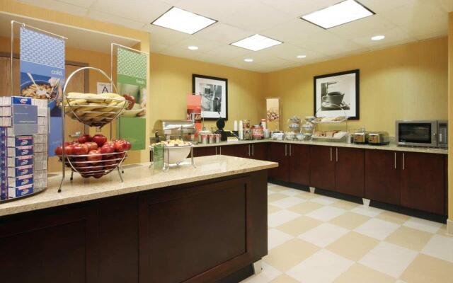 Hampton Inn & Suites Ontario