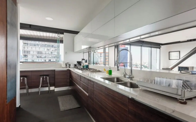 319-PH Luxury 3BR Duplex PH