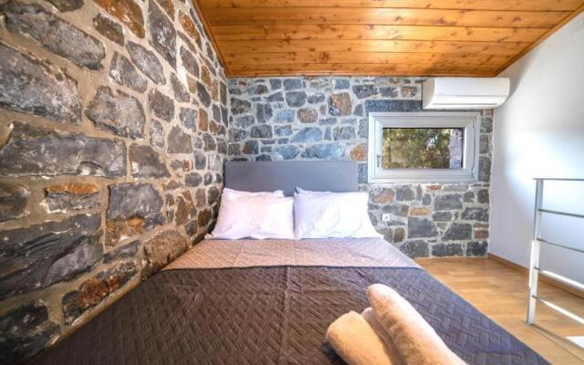 TerraZeus - Stone House Beachfront 1