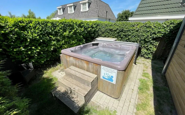Lovely Holiday Home in Kaatsheuvel With Bubble Bath