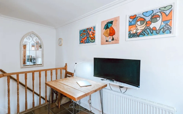 The Clapham Apartment With Private Patio