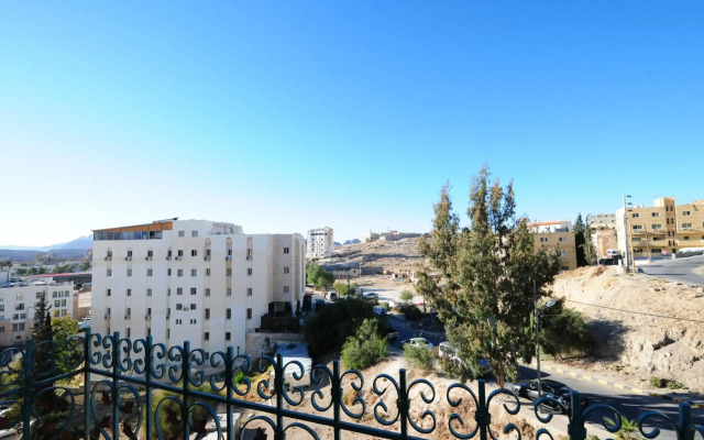 Edom Hotel