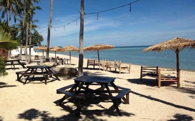 The Beach Village - Hostel